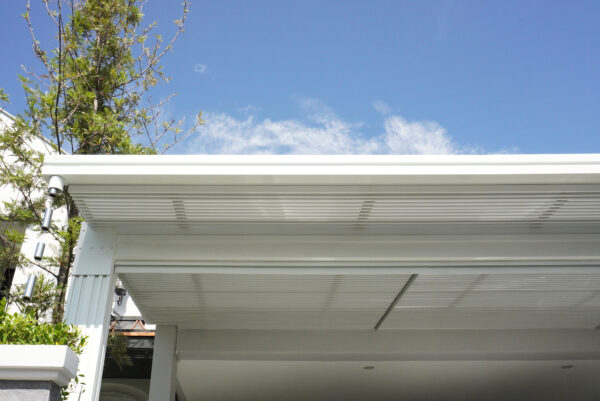 ระแนงเหล็กลายไม้ ขนาด 25x100x4000mm. สีขาวลิลลี่ (Lily White) - Image 2