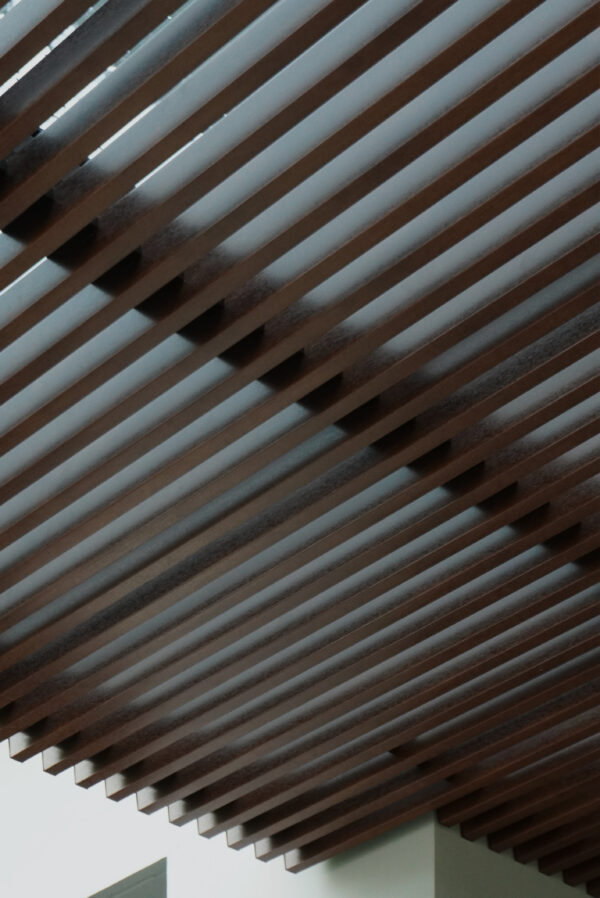 ระแนงเหล็กลายไม้ ขนาด 20x50x6000mm. สีวอลนัท (Walnut) - Image 3