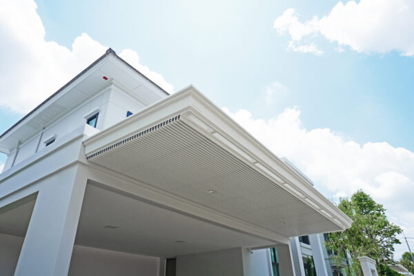 ระแนงเหล็กลายไม้ ขนาด 25x100x4000mm. สีขาวลิลลี่ (Lily White) - Image 4