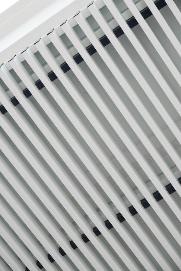 ระแนงเหล็กลายไม้ ขนาด 25x100x4000mm. สีขาวลิลลี่ (Lily White) - Image 3