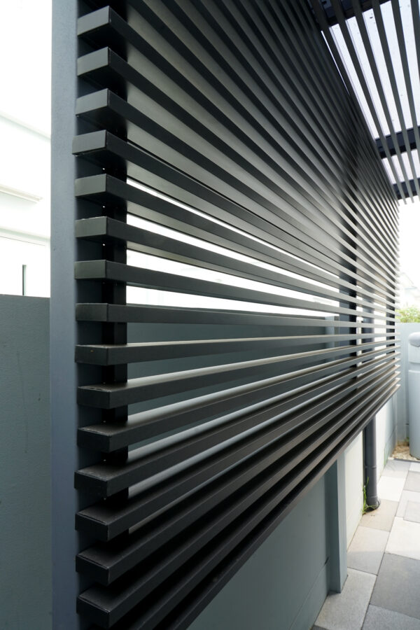 ระแนงเหล็กลายไม้ ขนาด 25x100x4000mm. แกรไฟต์ (Graphite) - Image 5